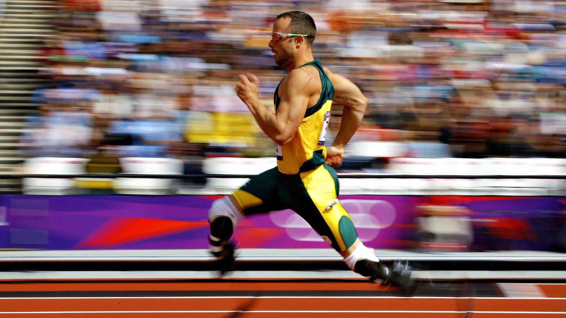 “海岸追逐：沿海赛段的惊心动魄”，沿着海岸线