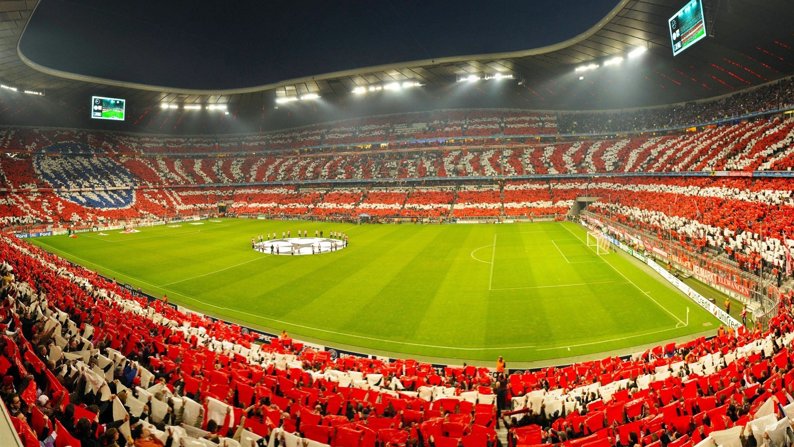 “青少年足球训练营开营，引领青少年足球新风潮”，青少年足球训练营文化节手抄报